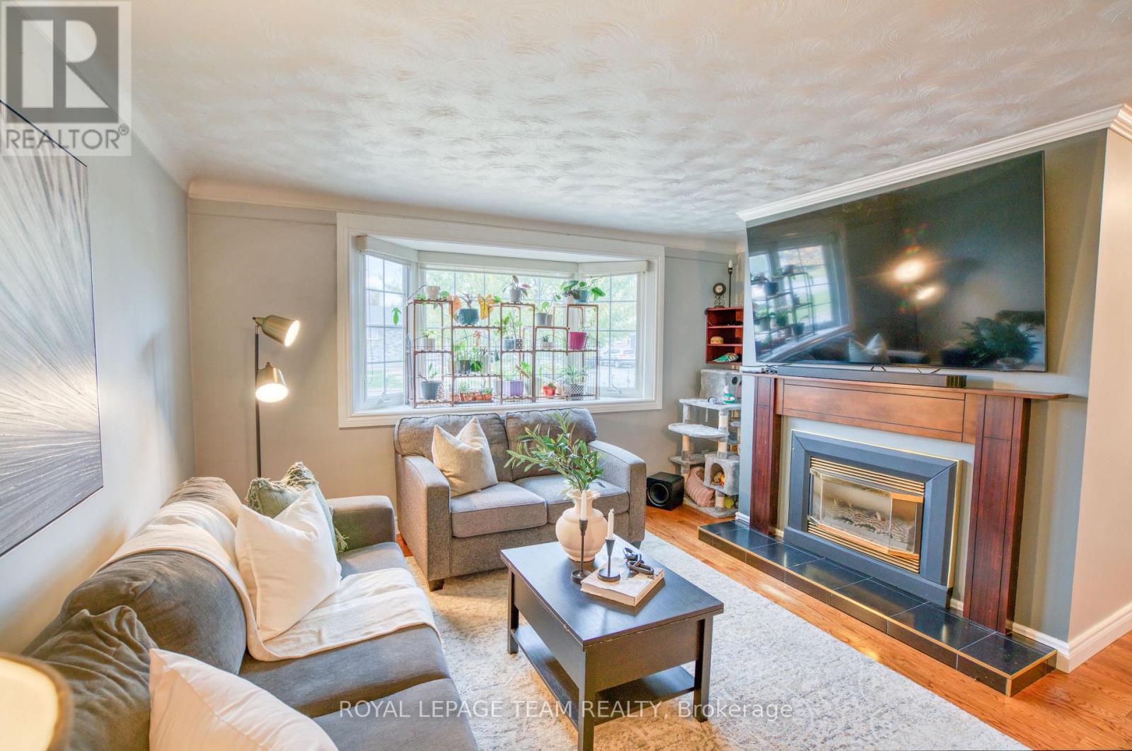 12 Oakview Avenue, Ottawa, Ontario  K2G 3A1 - Photo 9 - X12525058