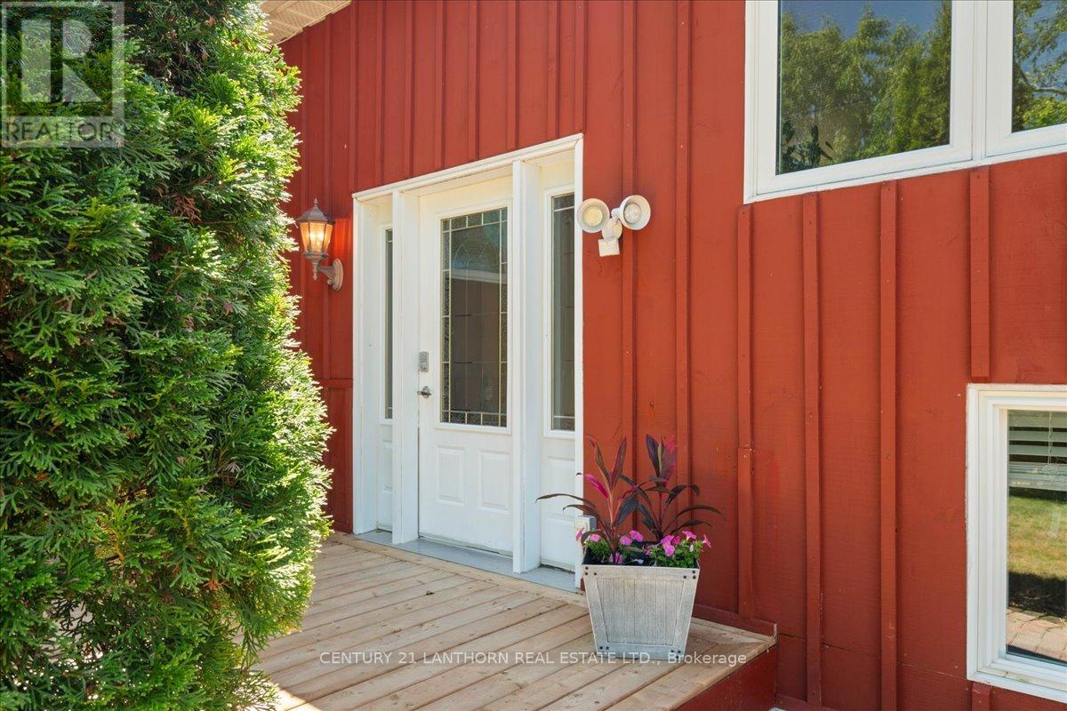 1207 Shannon Road, Prince Edward County, Ontario K0K 2T0 - Photo 4 - X12320117