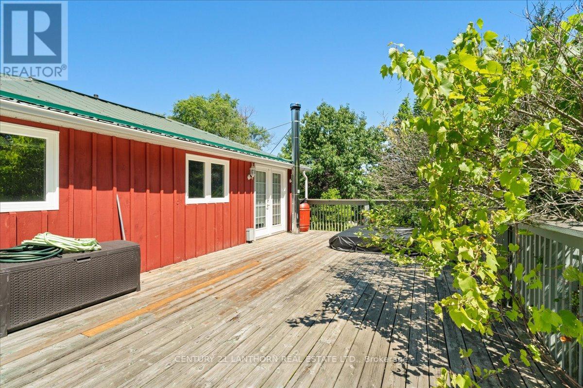 1207 Shannon Road, Prince Edward County, Ontario K0K 2T0 - Photo 36 - X12320117