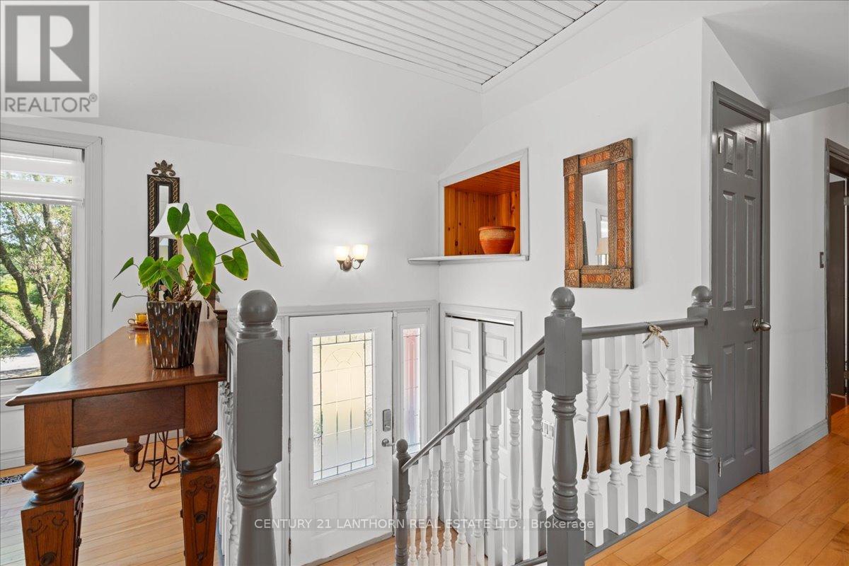 1207 Shannon Road, Prince Edward County, Ontario K0K 2T0 - Photo 5 - X12320117