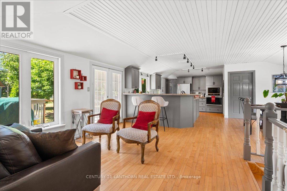 1207 Shannon Road, Prince Edward County, Ontario K0K 2T0 - Photo 6 - X12320117