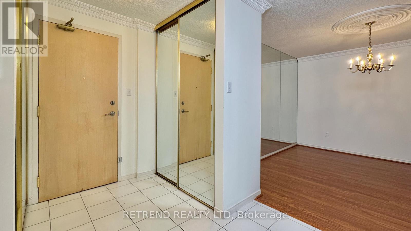 11 Townsgate Drive, Vaughan, Ontario  L4J 8G4 - Photo 12 - N12525038