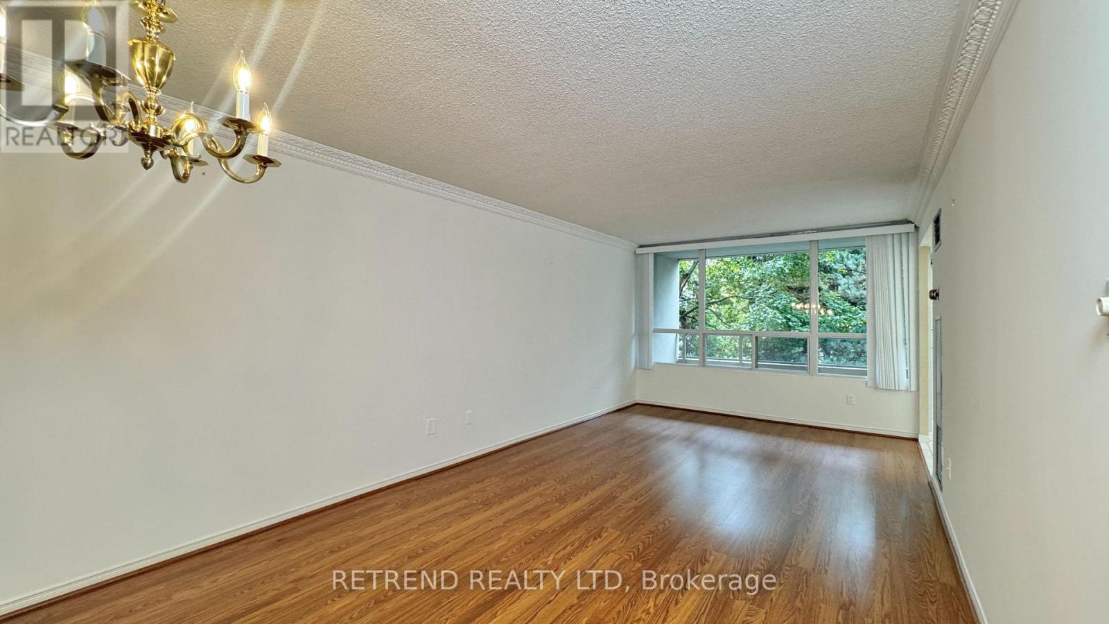 11 Townsgate Drive, Vaughan, Ontario  L4J 8G4 - Photo 4 - N12525038