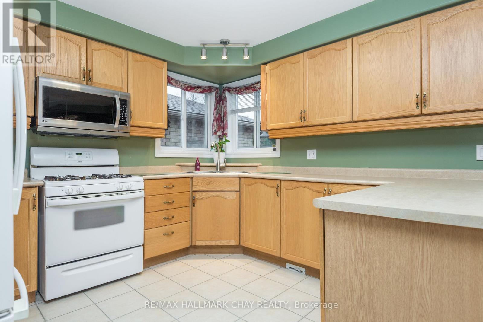 188 Pringle Drive, Barrie, Ontario  L4N 0P7 - Photo 6 - S12525032