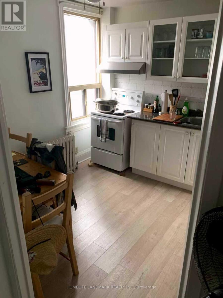 20 Hallam Street, Toronto, Ontario  M6G 1W2 - Photo 2 - W12525004