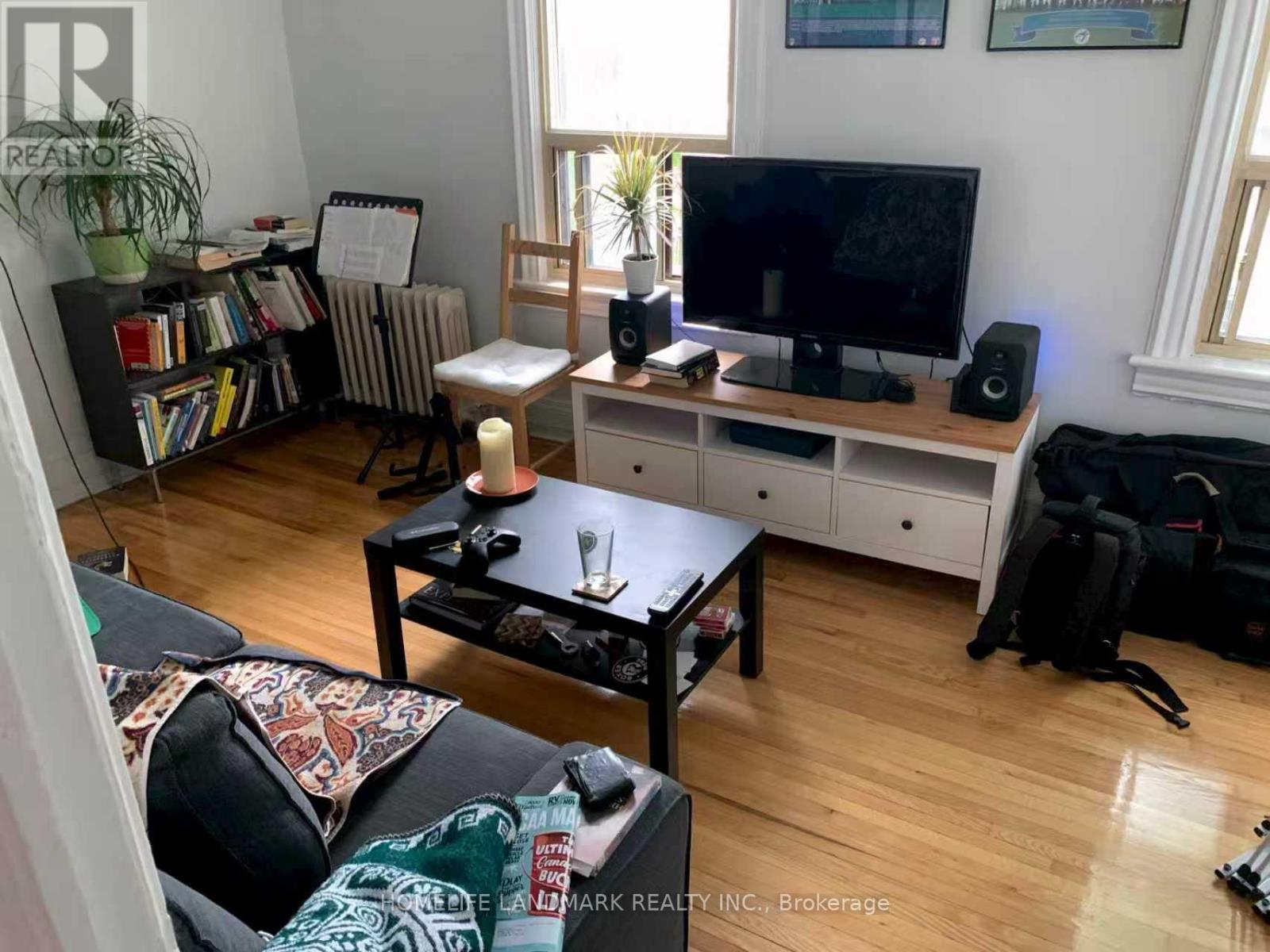 20 Hallam Street, Toronto, Ontario  M6G 1W2 - Photo 4 - W12525004