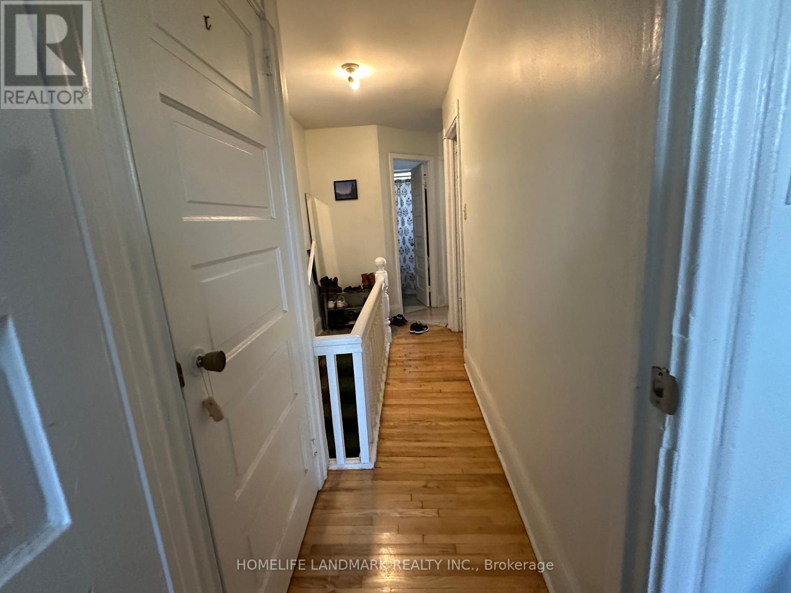 20 Hallam Street, Toronto, Ontario  M6G 1W2 - Photo 6 - W12525004