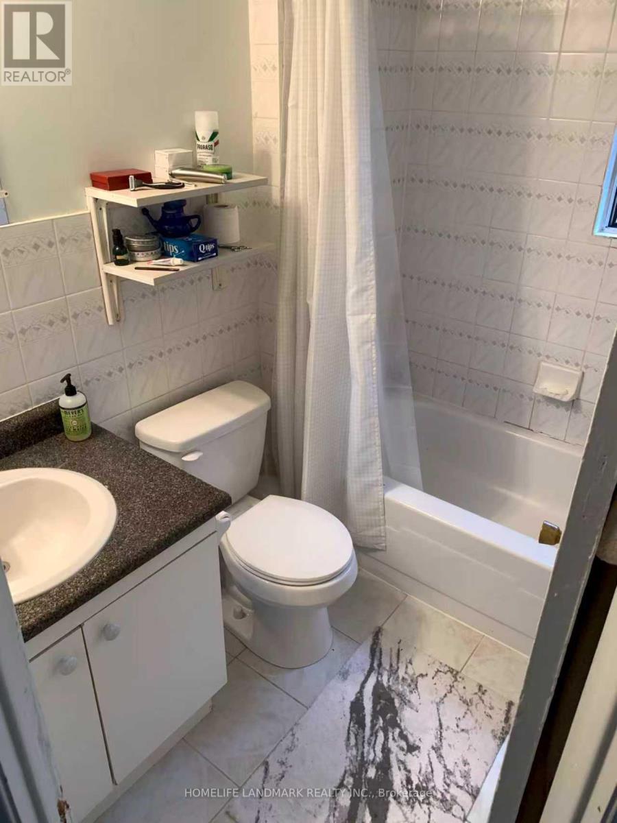 20 Hallam Street, Toronto, Ontario  M6G 1W2 - Photo 7 - W12525004