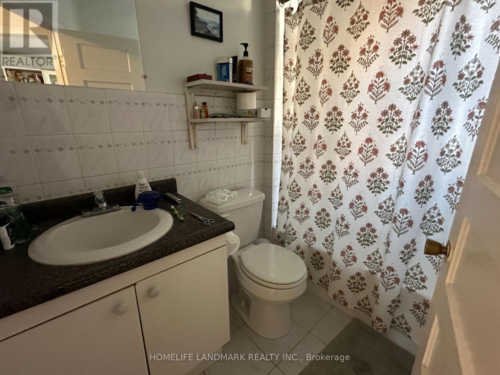 20 Hallam Street, Toronto, Ontario  M6G 1W2 - Photo 8 - W12525004