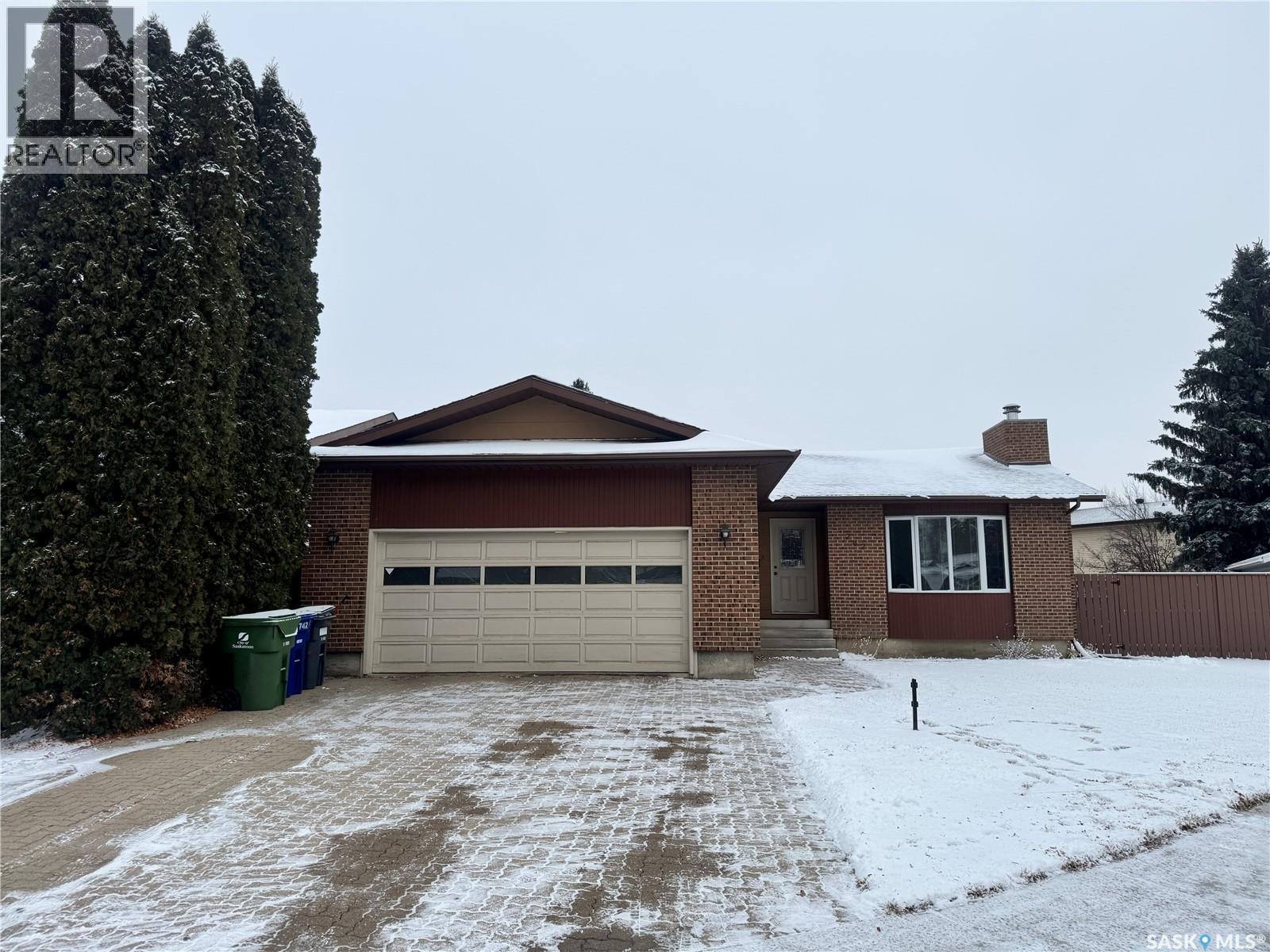 742 Wollaston Court, Saskatoon, Saskatchewan  S7J 4E5 - Photo 2 - SK023704