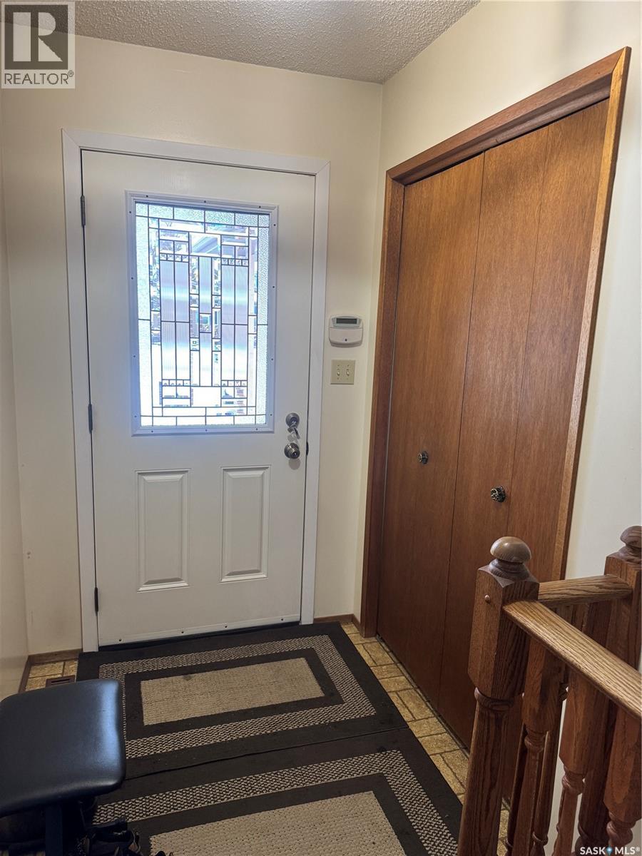 742 Wollaston Court, Saskatoon, Saskatchewan  S7J 4E5 - Photo 4 - SK023704