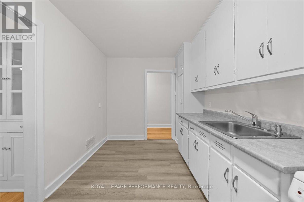 234 Knox Crescent, Ottawa, Ontario K1G 0K8 - Photo 10 - X12525068