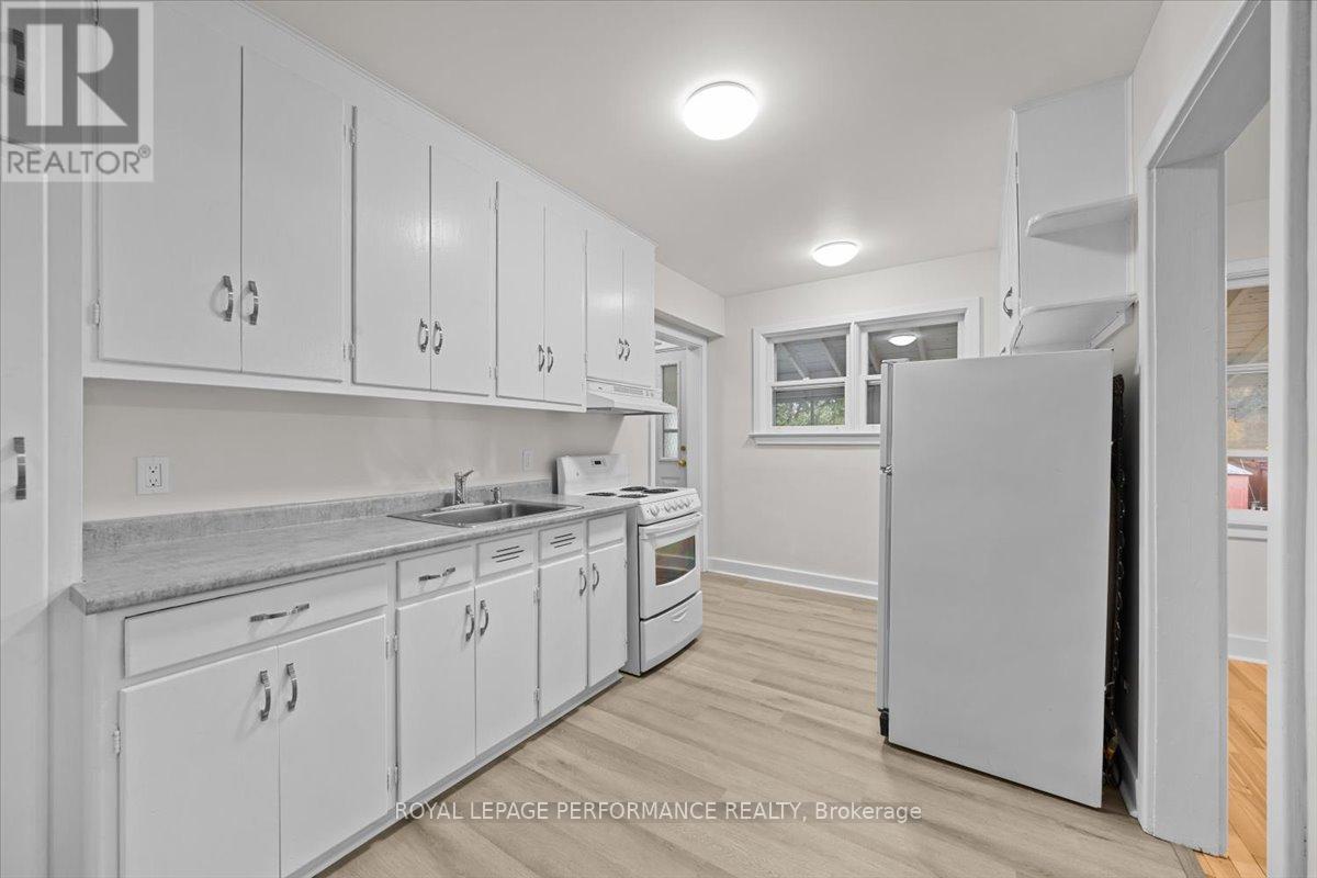 234 Knox Crescent, Ottawa, Ontario K1G 0K8 - Photo 13 - X12525068