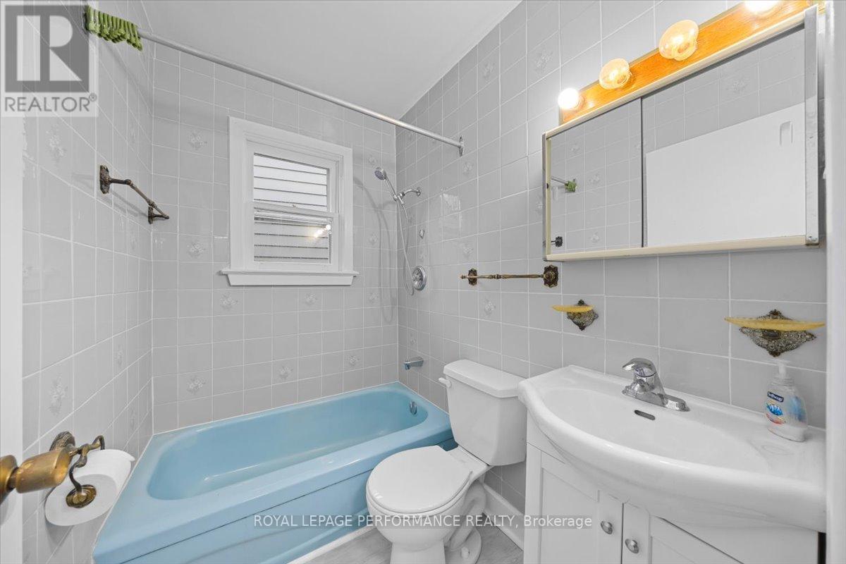 234 Knox Crescent, Ottawa, Ontario K1G 0K8 - Photo 23 - X12525068