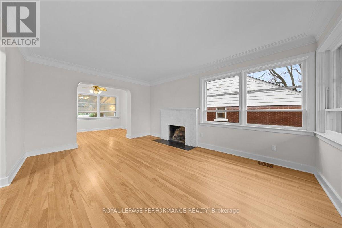 234 Knox Crescent, Ottawa, Ontario K1G 0K8 - Photo 5 - X12525068