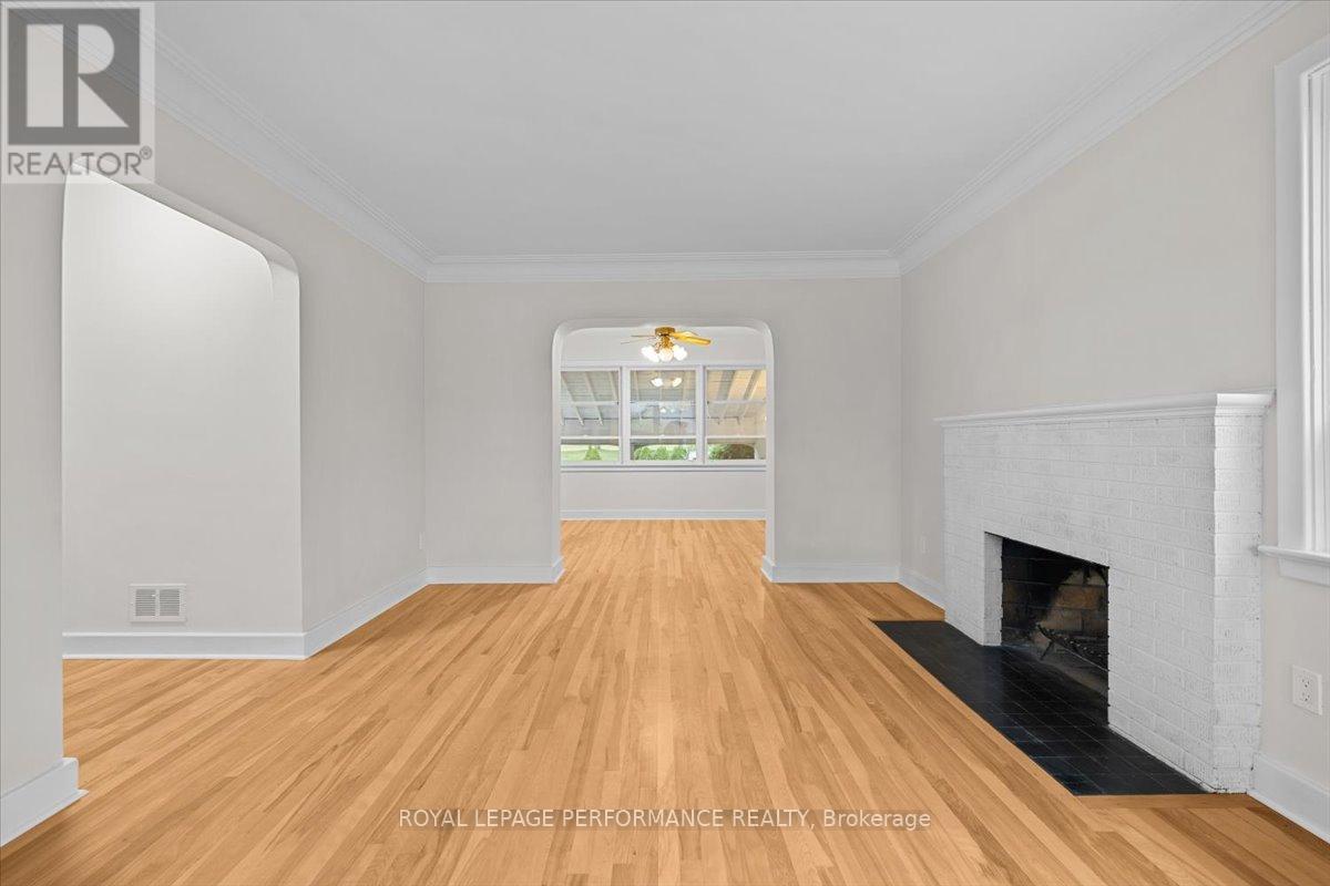 234 Knox Crescent, Ottawa, Ontario K1G 0K8 - Photo 6 - X12525068