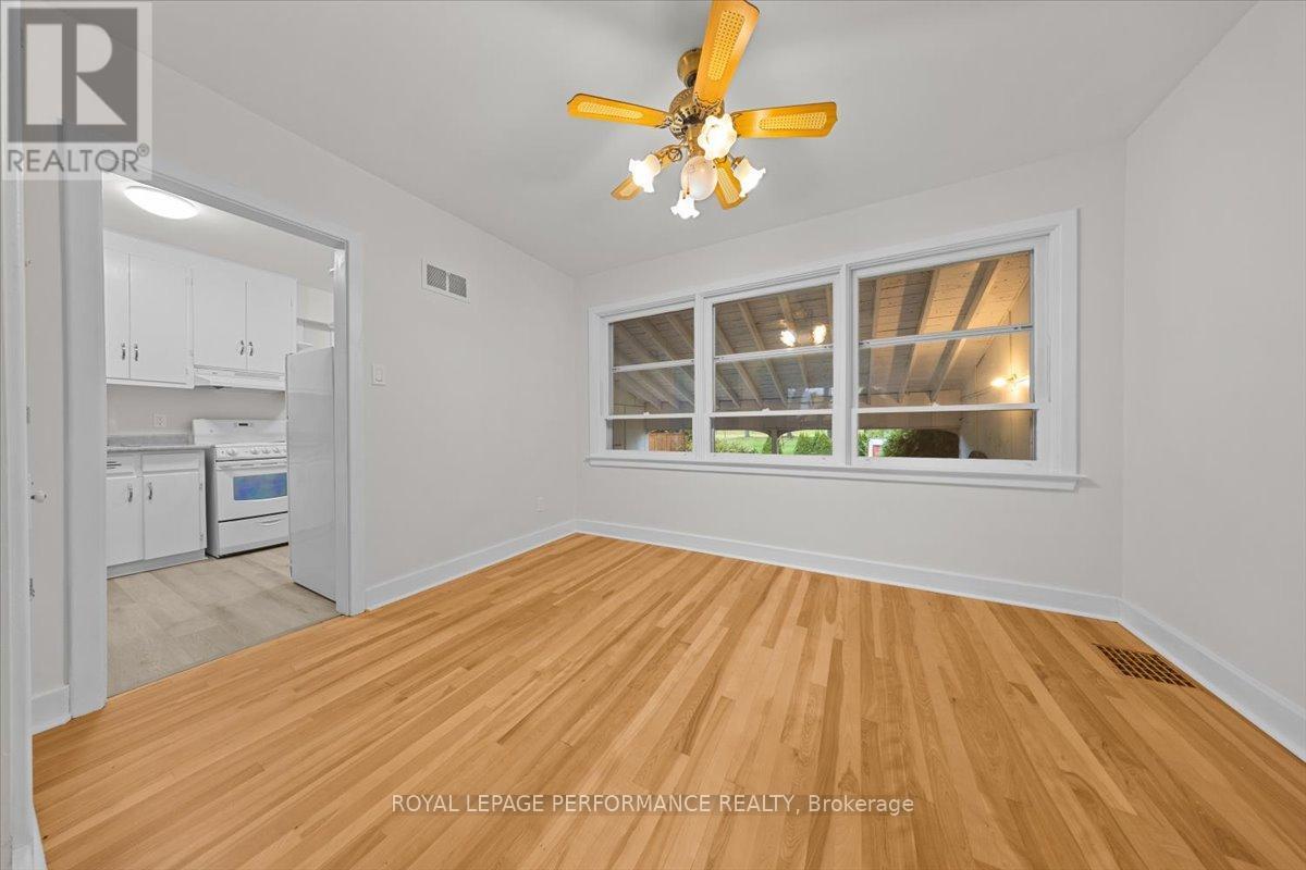 234 Knox Crescent, Ottawa, Ontario K1G 0K8 - Photo 9 - X12525068