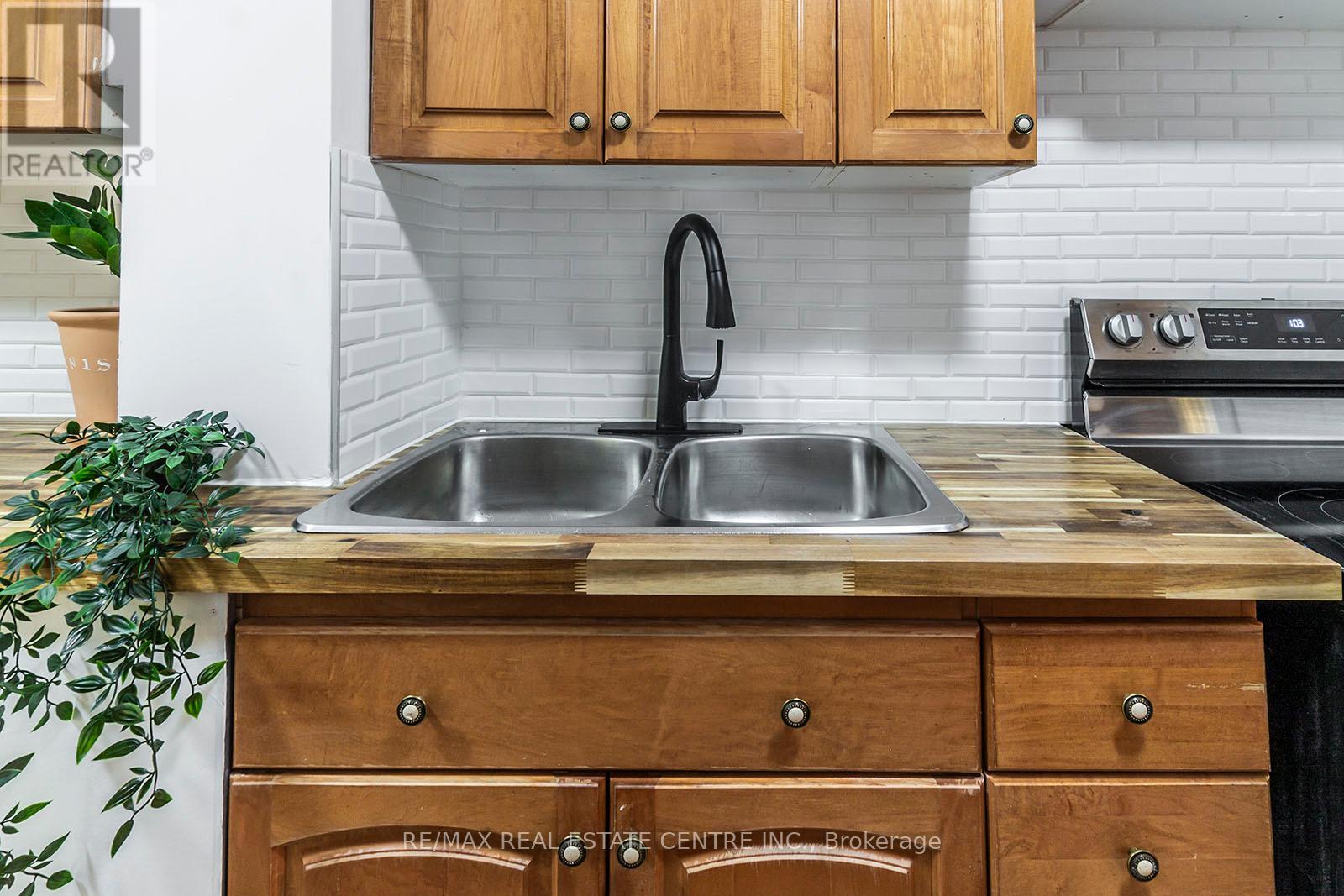 124 - 2095 Roche Court, Mississauga, Ontario L5K 2C8 - Photo 16 - W12419076