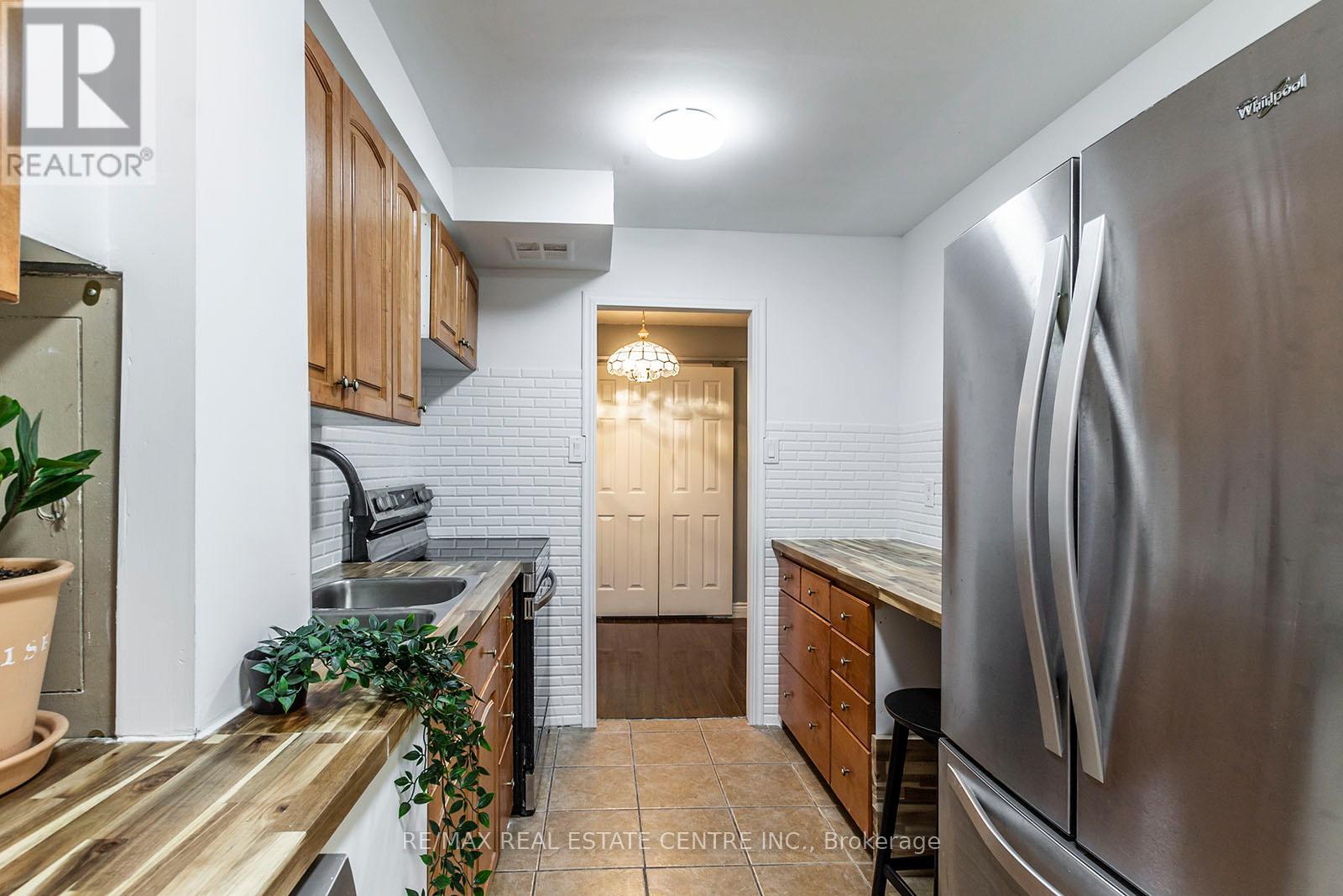 124 - 2095 Roche Court, Mississauga, Ontario L5K 2C8 - Photo 15 - W12419076