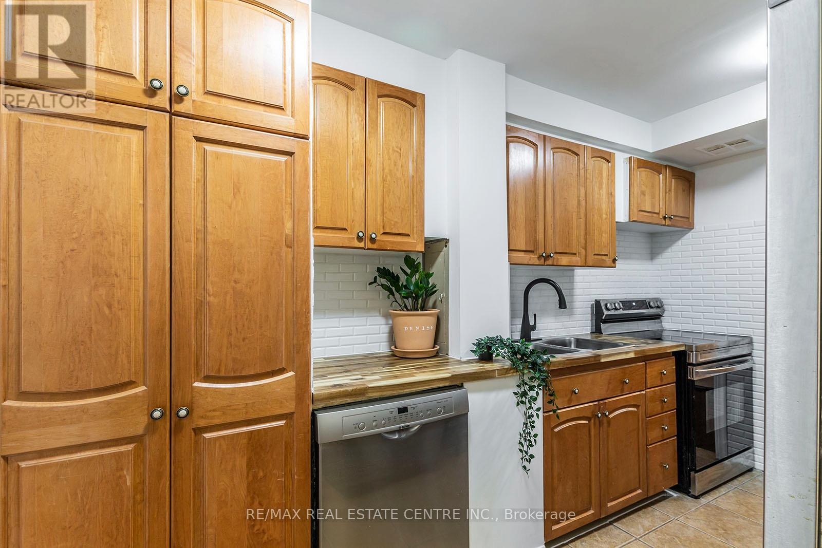 124 - 2095 Roche Court, Mississauga, Ontario L5K 2C8 - Photo 12 - W12419076