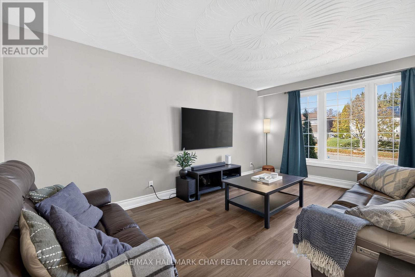 104 Kulpin Avenue, Bradford West Gwillimbury, Ontario  L3Z 1T7 - Photo 8 - N12514736