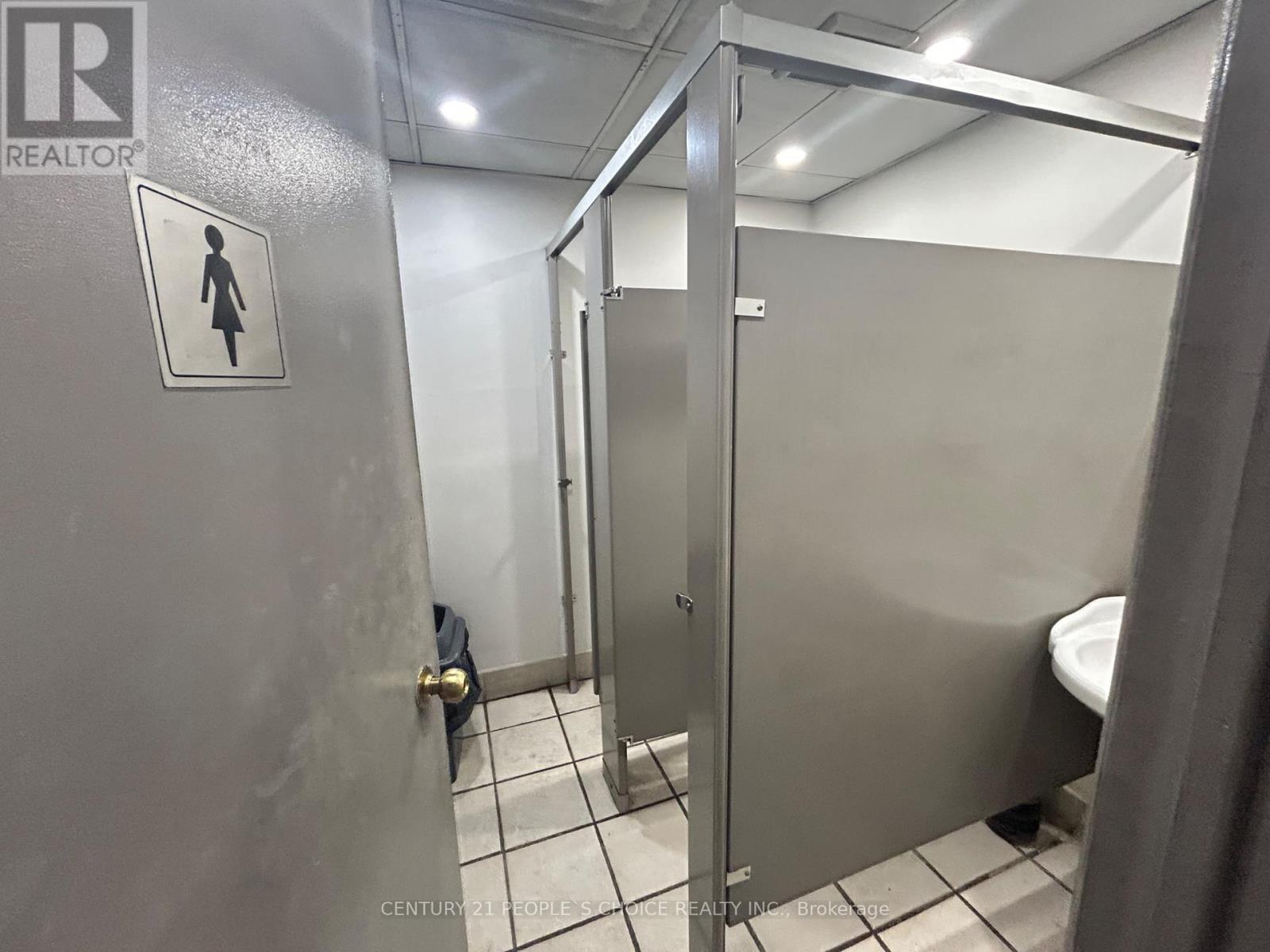 # 2 - 40 Centennial Parkway N, Hamilton, Ontario L8E 1H6 - Photo 13 - X12377705