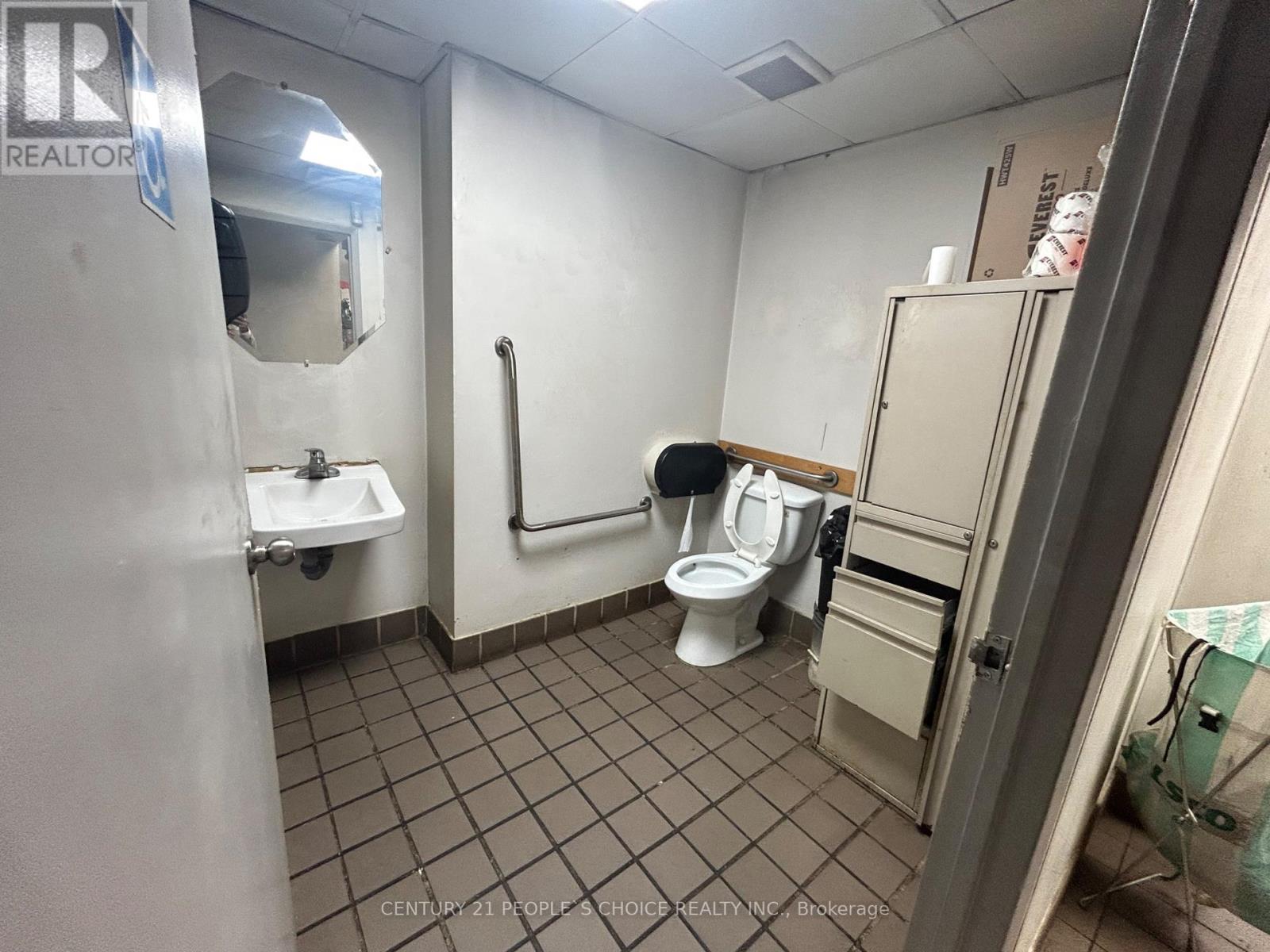 # 2 - 40 Centennial Parkway N, Hamilton, Ontario L8E 1H6 - Photo 14 - X12377705