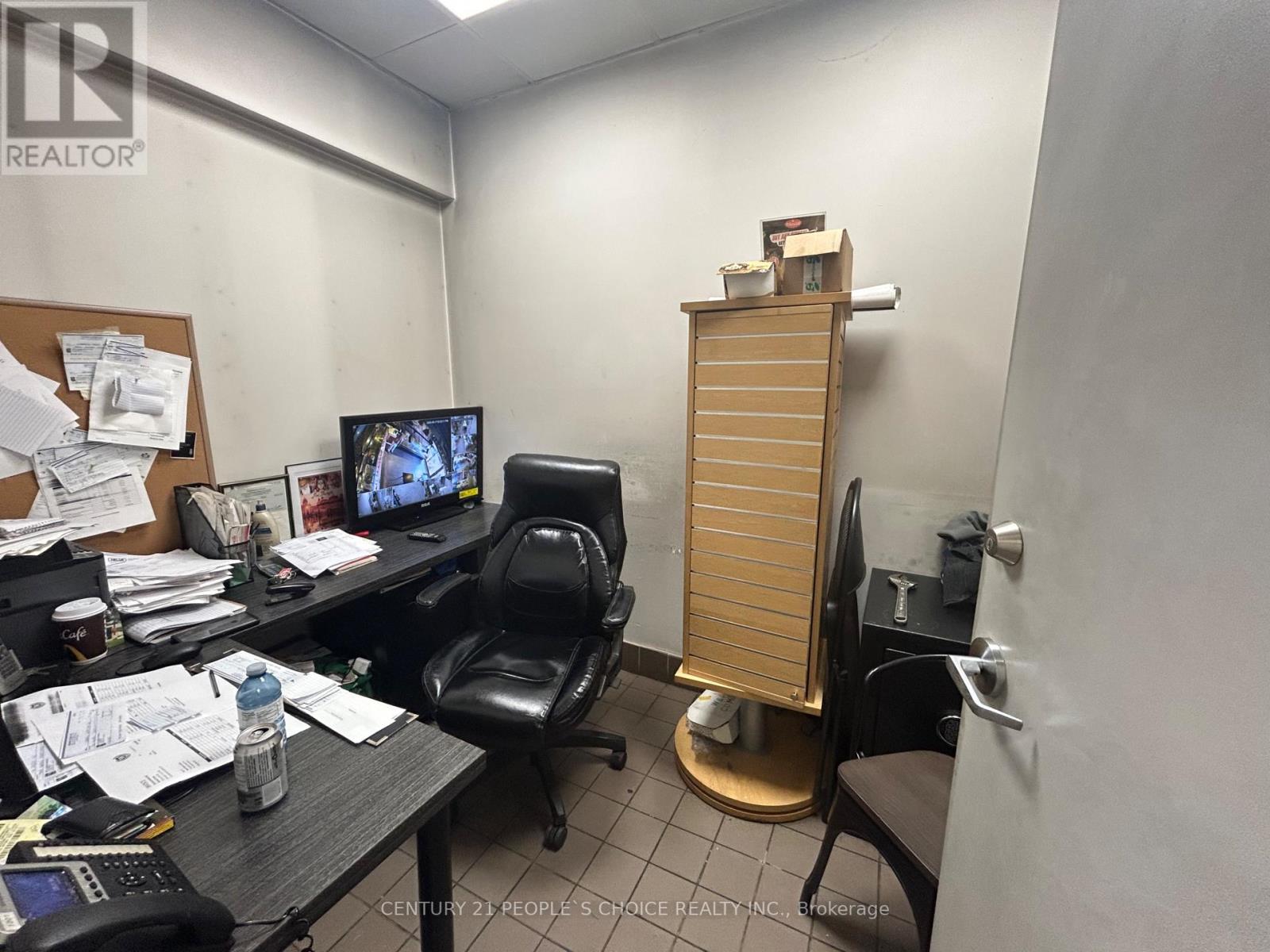 # 2 - 40 Centennial Parkway N, Hamilton, Ontario L8E 1H6 - Photo 8 - X12377705