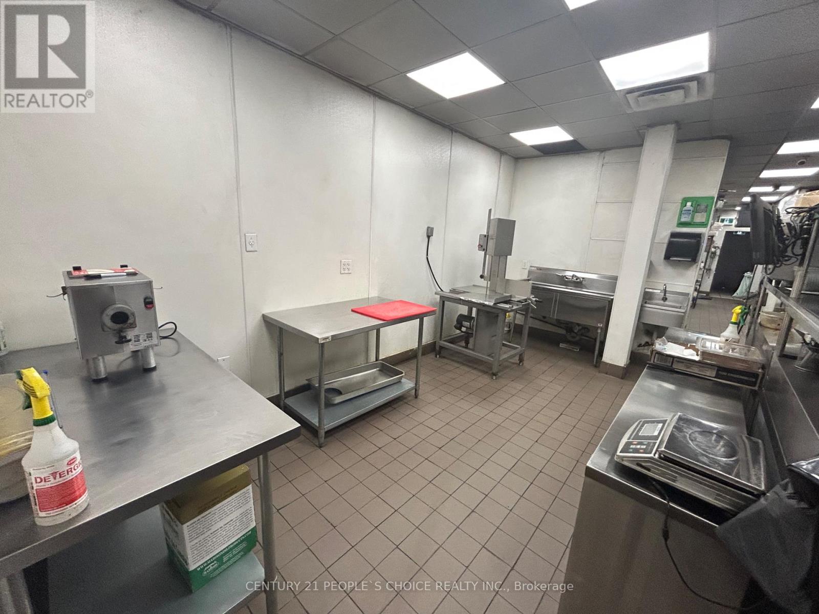 # 2 - 40 Centennial Parkway N, Hamilton, Ontario L8E 1H6 - Photo 15 - X12377705