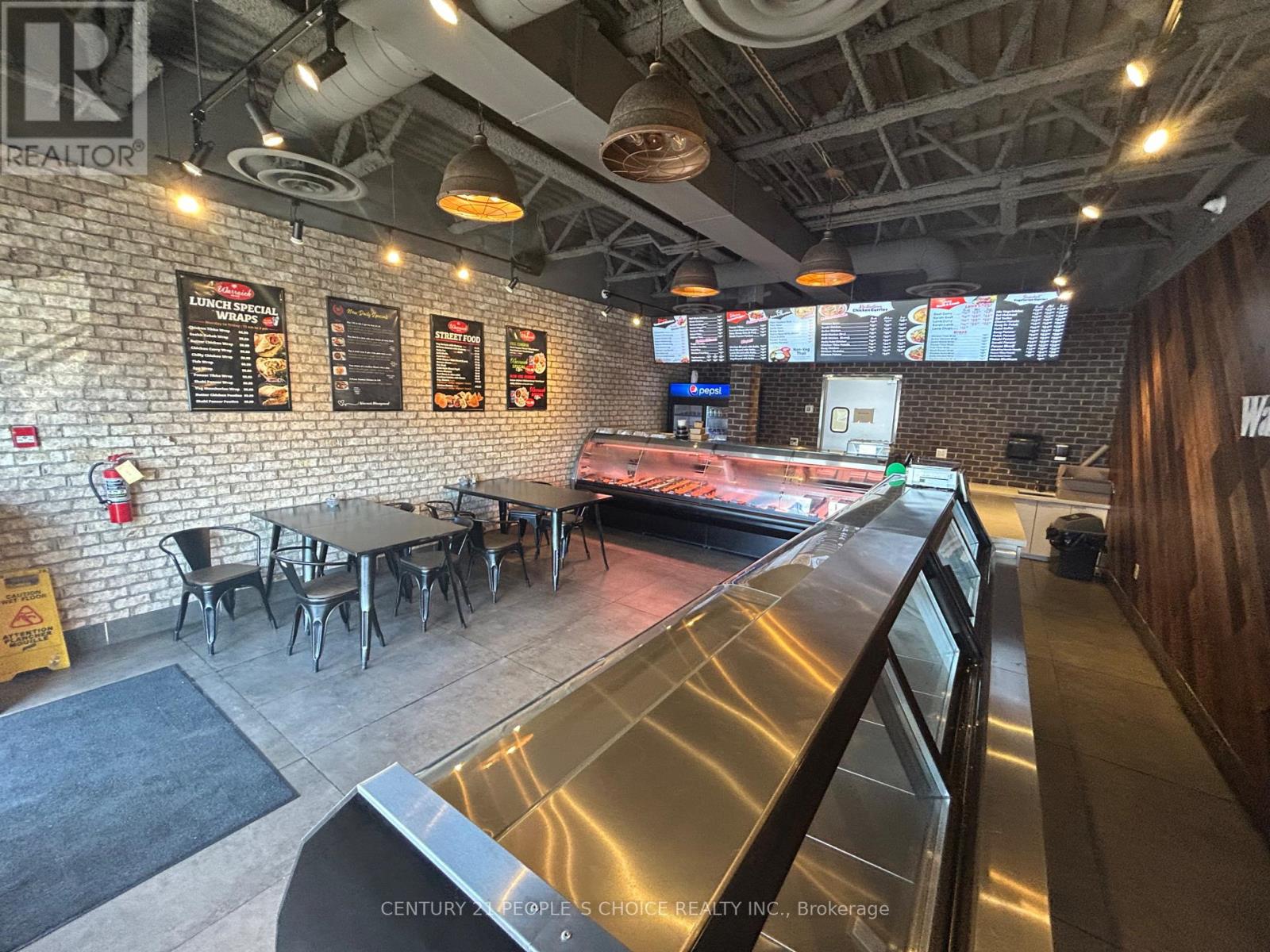 # 2 - 40 Centennial Parkway N, Hamilton, Ontario L8E 1H6 - Photo 2 - X12377705