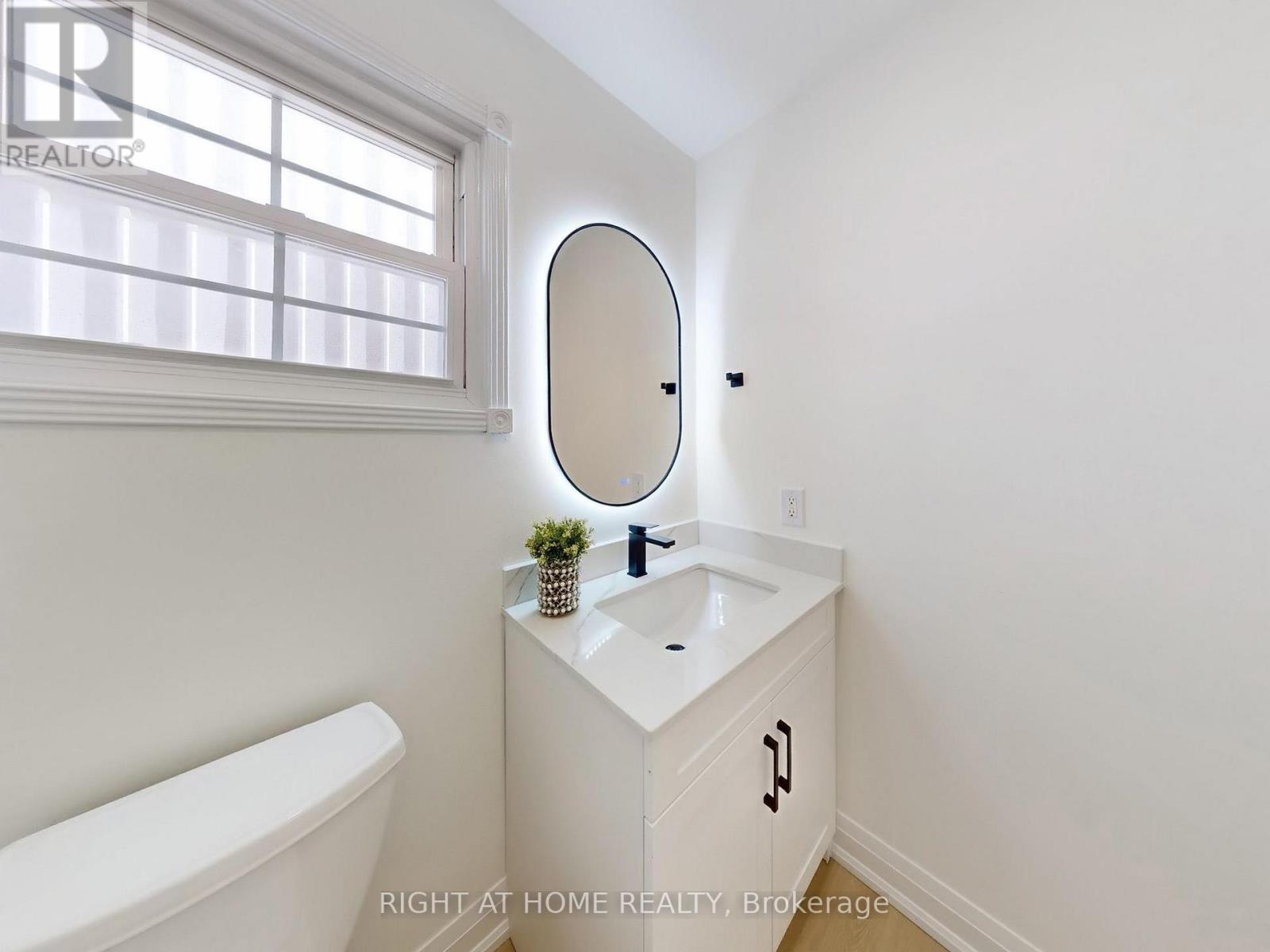 94 Reginald Crescent, Markham, Ontario  L3P 3T9 - Photo 4 - N12338721