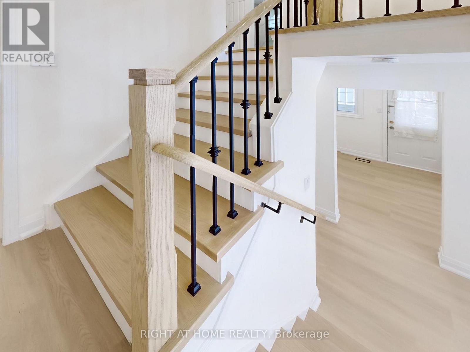 94 Reginald Crescent, Markham, Ontario  L3P 3T9 - Photo 5 - N12338721