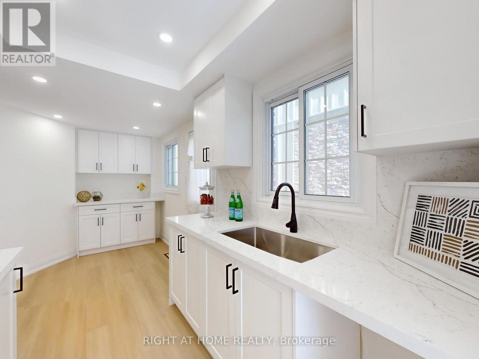 94 Reginald Crescent, Markham, Ontario  L3P 3T9 - Photo 3 - N12338721