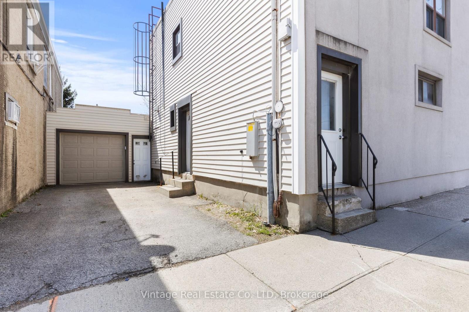 29 Albert Street W, Thorold, Ontario  L2V 2G2 - Photo 3 - X12525090
