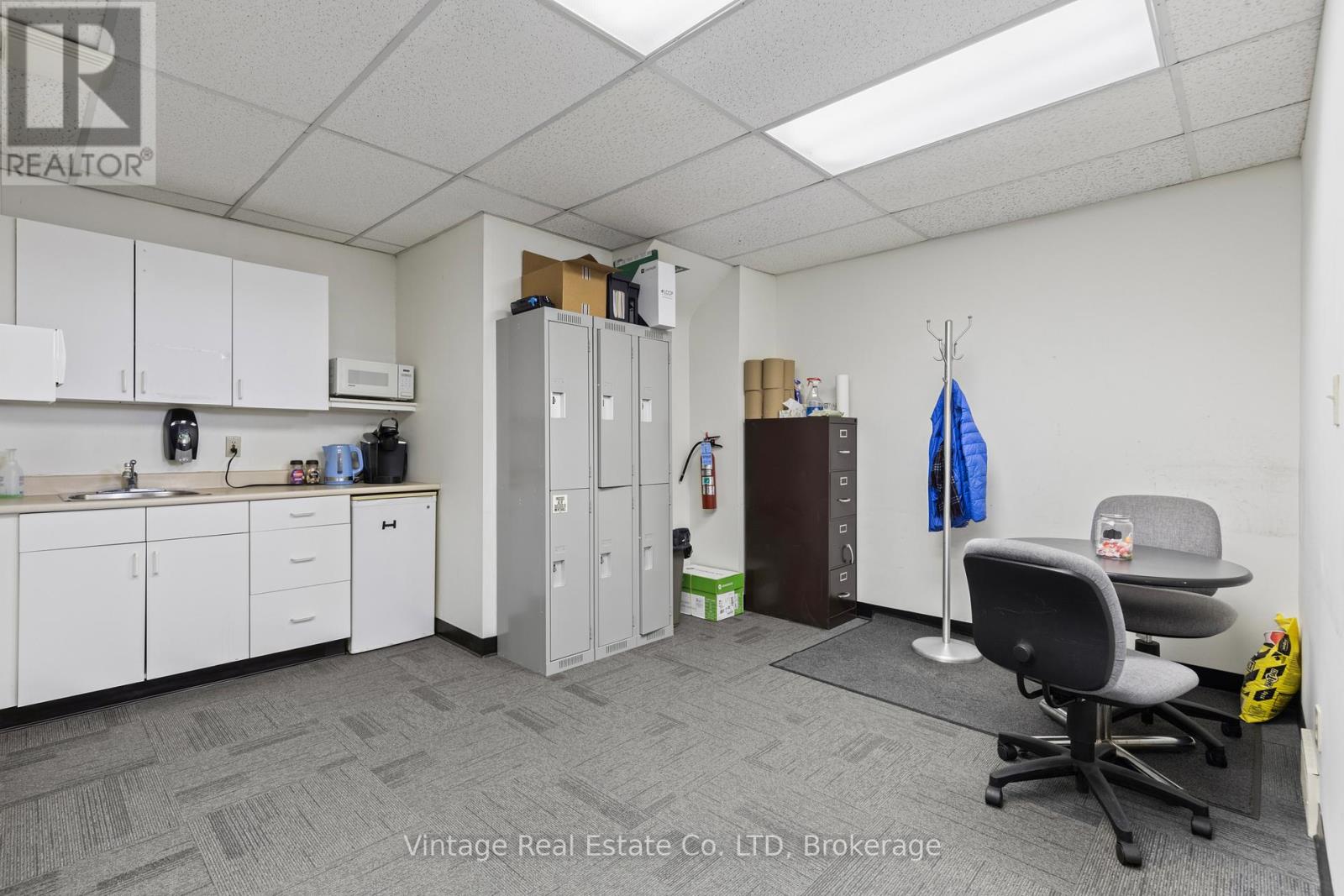 29 Albert Street W, Thorold, Ontario  L2V 2G2 - Photo 6 - X12525090