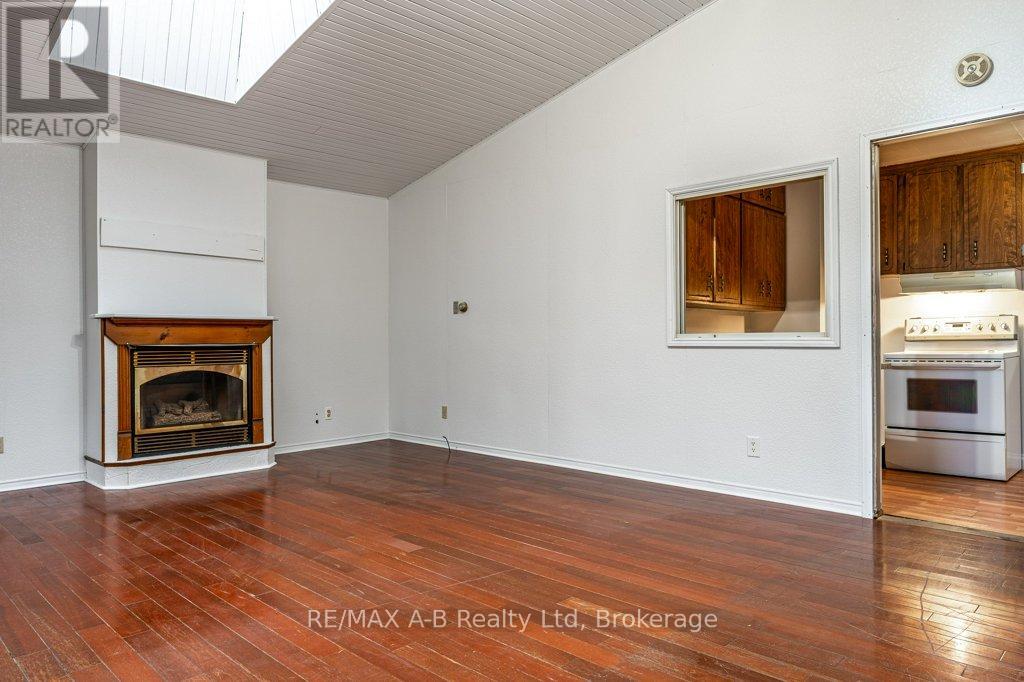 77 Pleasant Drive, Stratford, Ontario  N5A 4X2 - Photo 11 - X12525084