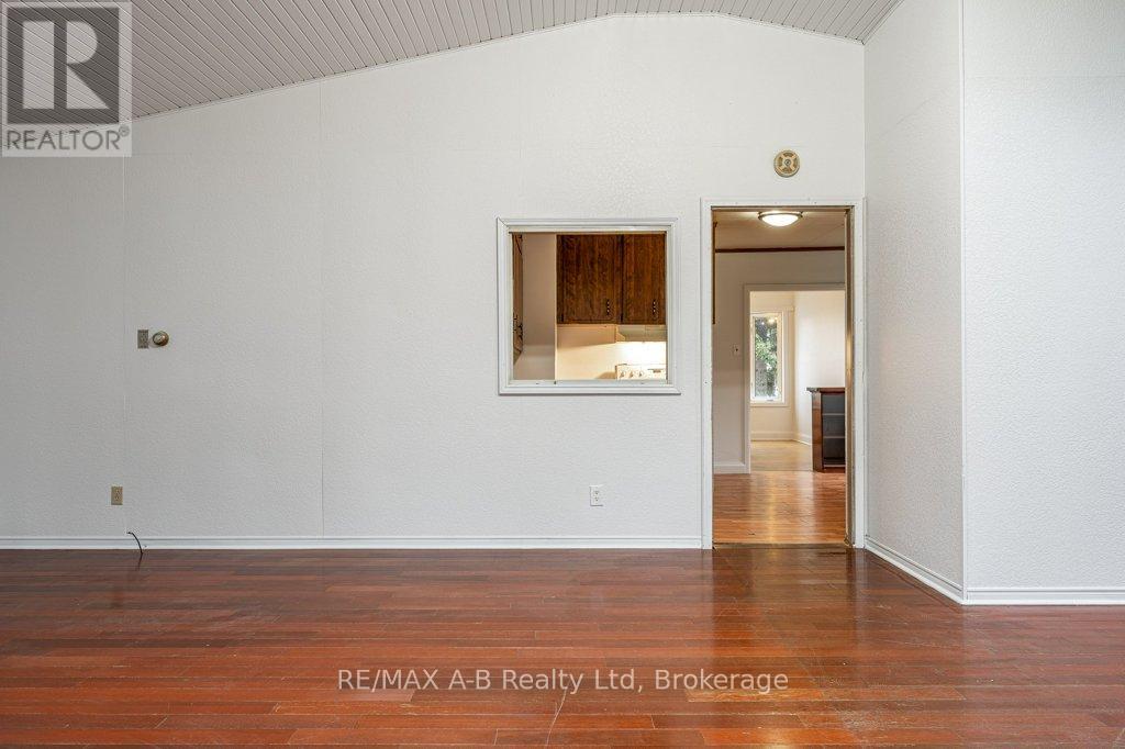 77 Pleasant Drive, Stratford, Ontario  N5A 4X2 - Photo 12 - X12525084