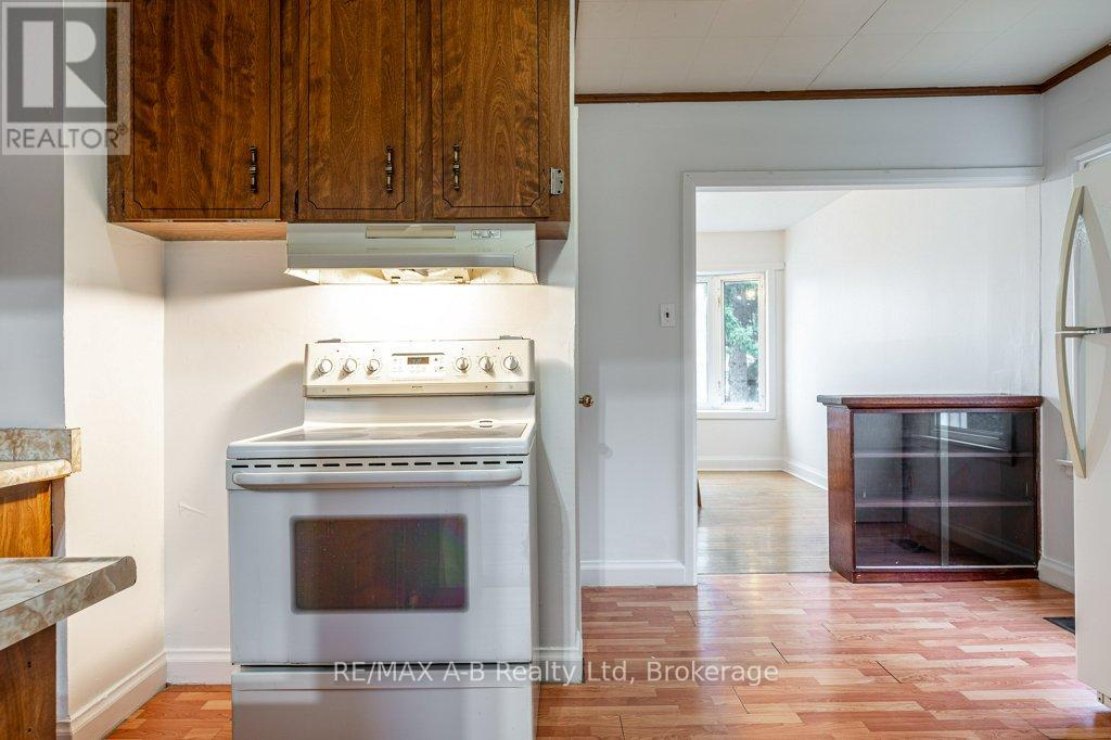 77 Pleasant Drive, Stratford, Ontario  N5A 4X2 - Photo 13 - X12525084