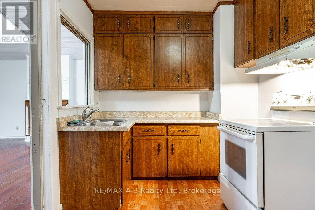 77 Pleasant Drive, Stratford, Ontario  N5A 4X2 - Photo 14 - X12525084