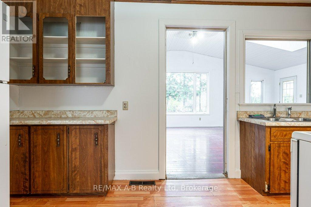 77 Pleasant Drive, Stratford, Ontario  N5A 4X2 - Photo 16 - X12525084