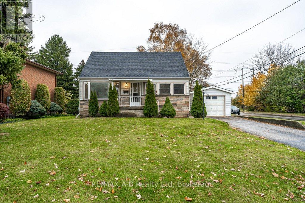 77 Pleasant Drive, Stratford, Ontario  N5A 4X2 - Photo 2 - X12525084