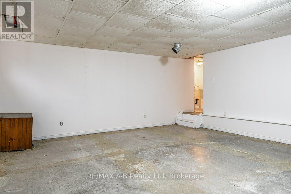 77 Pleasant Drive, Stratford, Ontario  N5A 4X2 - Photo 32 - X12525084