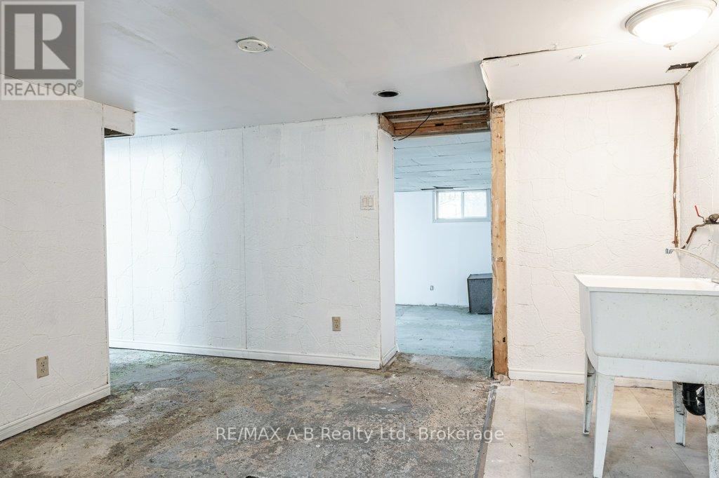 77 Pleasant Drive, Stratford, Ontario  N5A 4X2 - Photo 35 - X12525084