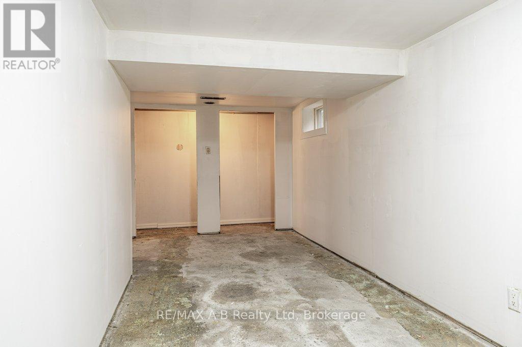 77 Pleasant Drive, Stratford, Ontario  N5A 4X2 - Photo 37 - X12525084