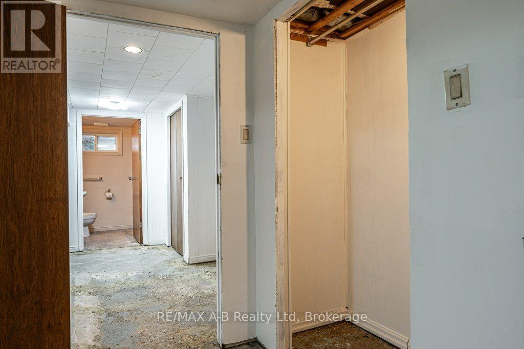 77 Pleasant Drive, Stratford, Ontario  N5A 4X2 - Photo 39 - X12525084