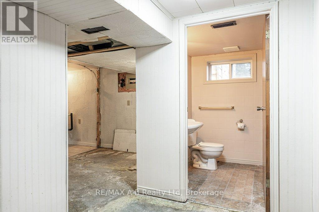 77 Pleasant Drive, Stratford, Ontario  N5A 4X2 - Photo 40 - X12525084