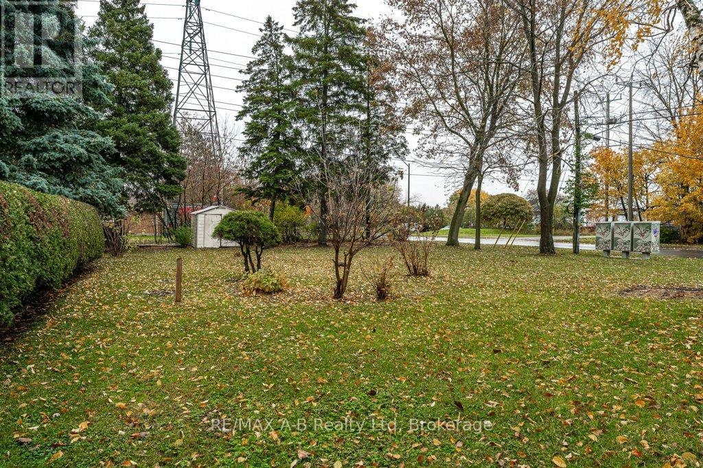 77 Pleasant Drive, Stratford, Ontario  N5A 4X2 - Photo 44 - X12525084