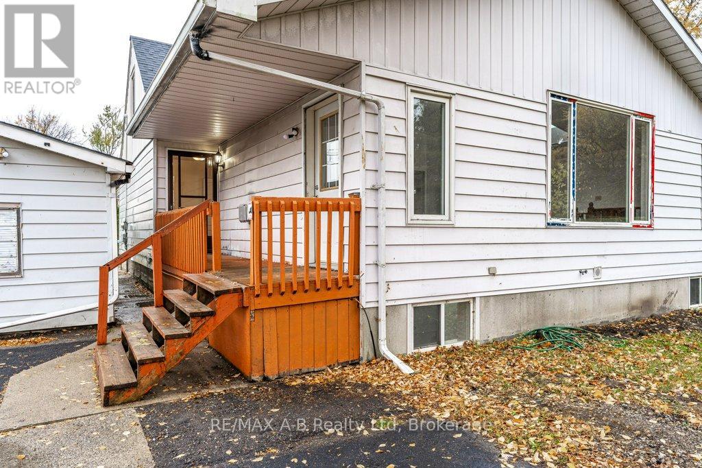 77 Pleasant Drive, Stratford, Ontario  N5A 4X2 - Photo 5 - X12525084