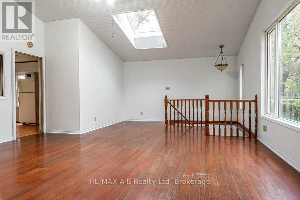 77 Pleasant Drive, Stratford, Ontario  N5A 4X2 - Photo 6 - X12525084