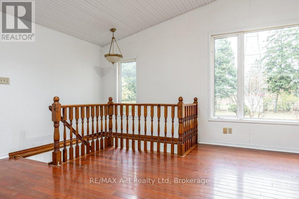 77 Pleasant Drive, Stratford, Ontario  N5A 4X2 - Photo 8 - X12525084